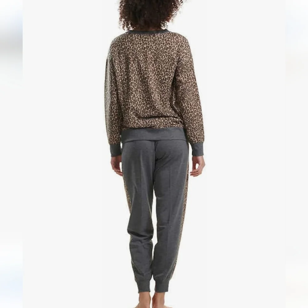 Splendid 2-Piece Leopard Pajama Set Long Sleeve Crewneck Top Joggers Size XS